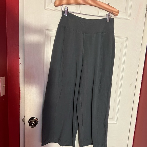 Lulu Lemon Crop Pants